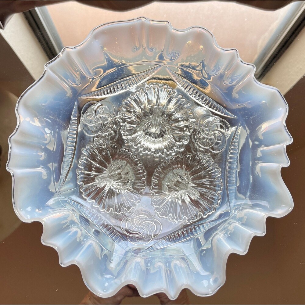 Jefferson Northwood Ruffled Opalescent 9” Floral & Rings Bowl